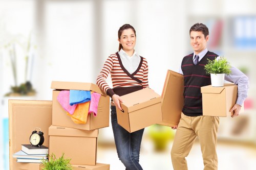 Selecting the right moving truck in Edgware for bulky furniture